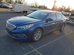 Hyundai Sonata SE 2.4L 4 2015