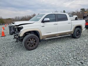 Toyota Tundra CREWMAX LIMITED 5.7L 8 2015
