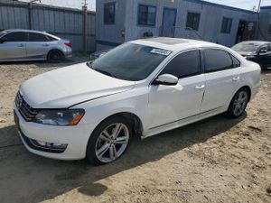 Volkswagen Passat SE 2.0L 4 2013