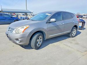 Nissan Rogue S 2.5L 4 2013