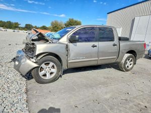 Nissan Titan XE 5.6L 8 2007