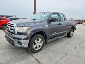 Toyota Tundra DOUBLE CAB SR5 5.7L 8 2013