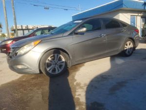 Hyundai Sonata SE 2.4L 4 2013