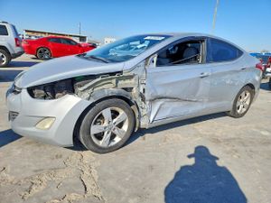 Hyundai Elantra GLS 1.8L 4 2013