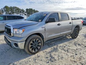 Toyota Tundra CREWMAX SR5 5.7L 8 2013