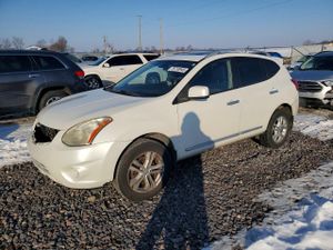 Nissan Rogue S 2.5L 4 2013