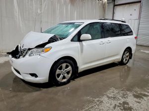 Toyota Sienna LE 3.5L 6 2014