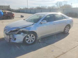 Toyota Camry BASE 2.5L 4 2011
