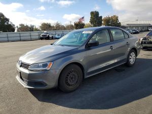 Volkswagen Jetta BASE 2.0L 4 2014