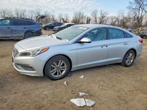 Hyundai Sonata SE 2.4L 4 2015