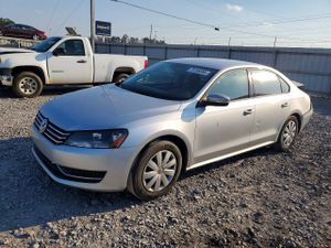 Volkswagen Passat S 2.5L 5 2013
