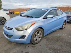 Hyundai Elantra GLS 1.8L 4 2013
