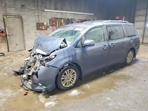 Toyota Sienna XLE 3.5L 6 2013