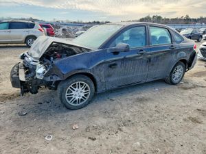Ford Focus SE 2.0L 4 2011