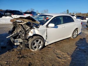 Toyota Corolla BASE 1.8L 4 2013