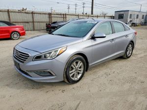 Hyundai Sonata SE 2.4L 4 2015