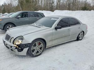 Mercedes-Benz E 5.0L 8 2004