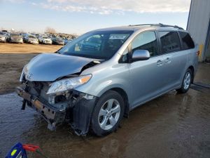 Toyota Sienna LE 3.5L 6 2015