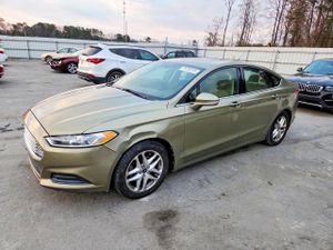 Ford Fusion SE 2.5L 4 2013