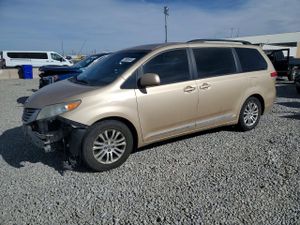 Toyota Sienna XLE 3.5L 6 2011