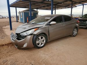 Hyundai Elantra GLS 1.8L 4 2013