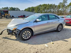 Toyota Camry LE 2.5L 4 2015