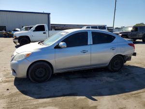 Nissan Versa S 1.6L 4 2013
