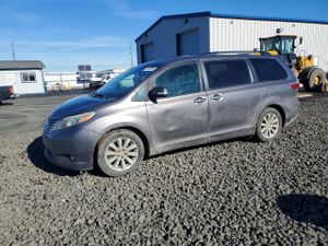 Toyota Sienna XLE 3.5L 6 2015