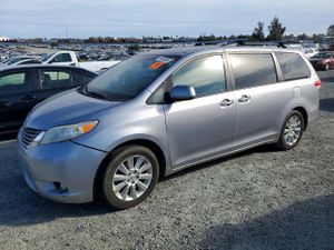 Toyota Sienna XLE 3.5L 6 2011