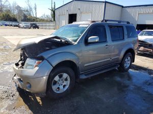 Nissan Pathfinder LE 4.0L 6 2005