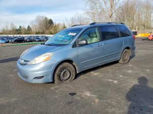Toyota Sienna CE 3.5L 6 2010