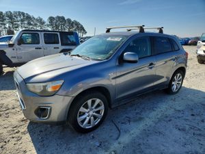 Mitsubishi Outlander ES 2.0L 4 2014