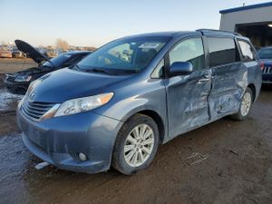 Toyota Sienna XLE 3.5L 6 2014