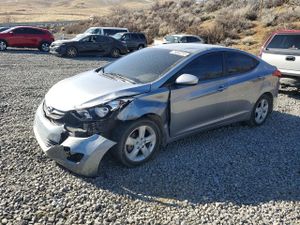 Hyundai Elantra GLS 1.8L 4 2013