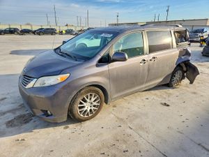 Toyota Sienna XLE 3.5L 6 2011