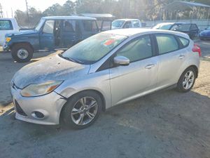 Ford Focus SE 2.0L 4 2013