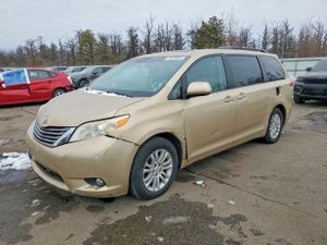 Toyota Sienna XLE 3.5L 6 2011