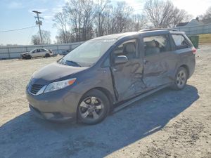 Toyota Sienna LE 3.5L 6 2014