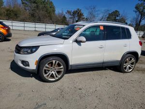 Volkswagen Tiguan S 2.0L 4 2012