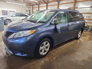 Toyota Sienna LE 3.5L 6 2013