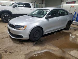 Volkswagen Jetta BASE 2.0L 4 2013