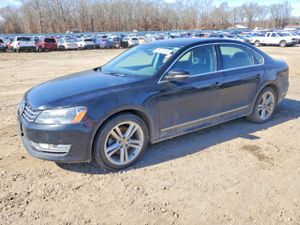 Volkswagen Passat SEL 1.8L 4 2014