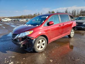Toyota Sienna LE 3.5L 6 2013