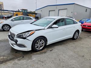 Hyundai Sonata SE 2.4L 4 2015