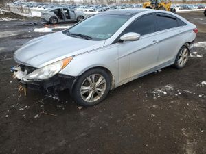 Hyundai Sonata SE 2.4L 4 2013