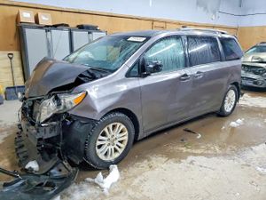 Toyota Sienna XLE 3.5L 6 2013