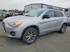 Mitsubishi Outlander LE 2.0L 4 2013