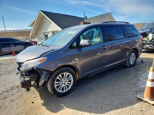 Toyota Sienna XLE 3.5L 6 2015