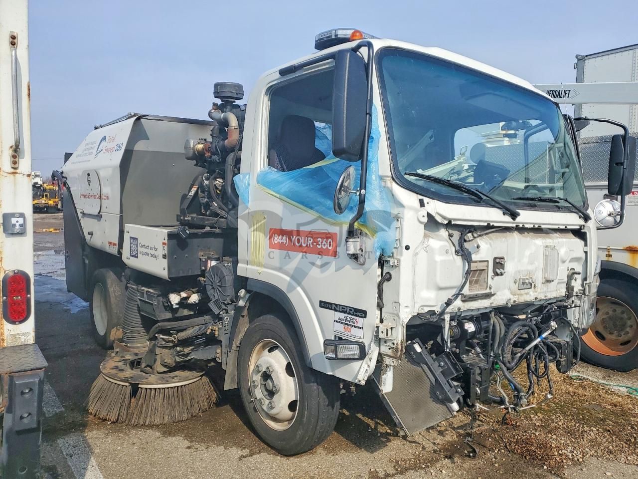 Isuzu NPR 6.6L 8 2023