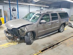 GMC Yukon DENALI 6.2L 8 2011